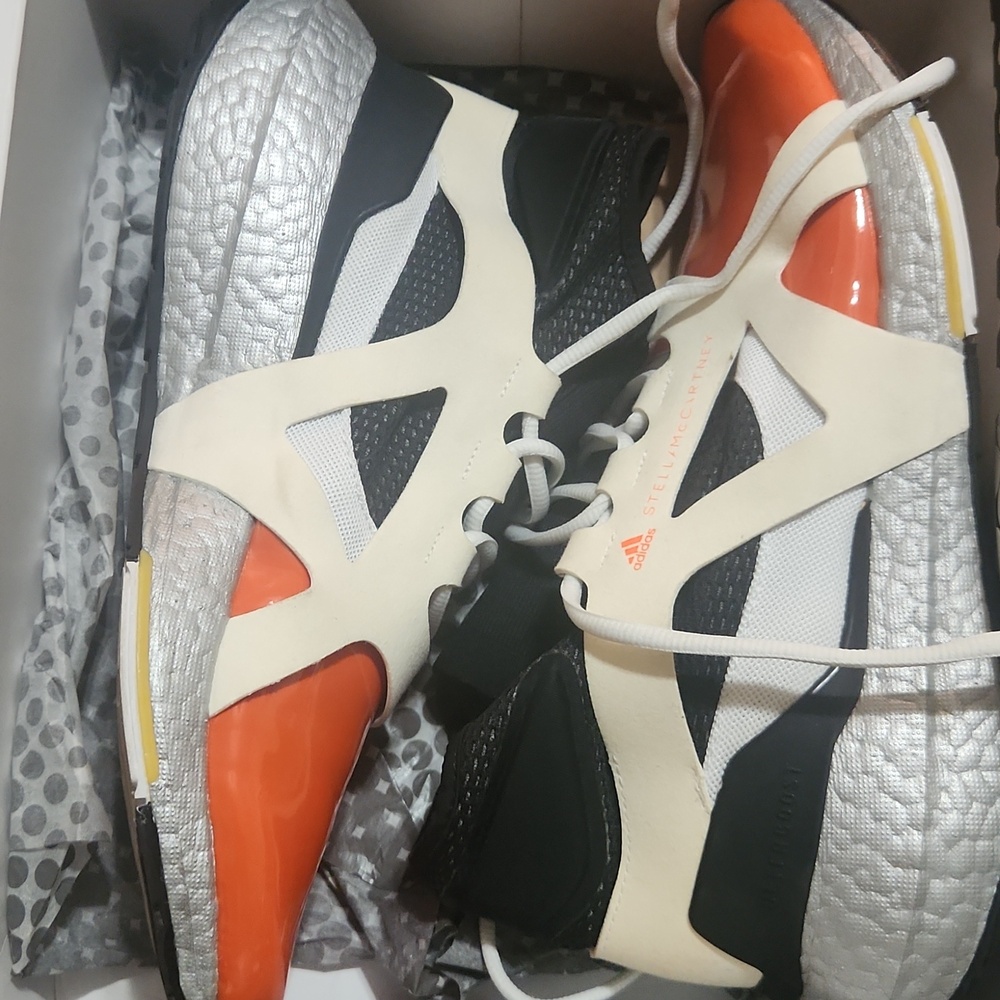 WORN ONCE adidas ASMC UltraBOOST 21 Metallic White Black Shoe Box Label